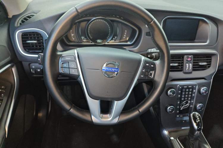 Used Volvo V40 2015 1.6T Zhiya Edition