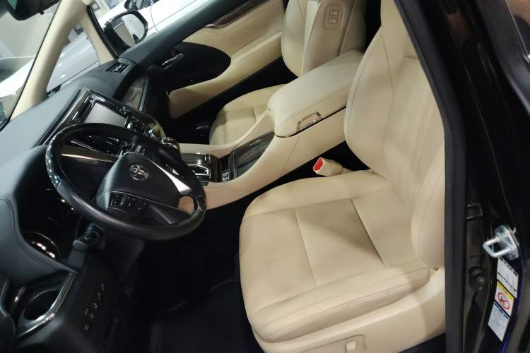 Used Toyota Vellfire 2019 Dual-Engine 2.5L HV Prestige Edition
