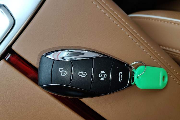 Used Hongqi H9 2023 2.0T Smart Connect Flagship Edition
