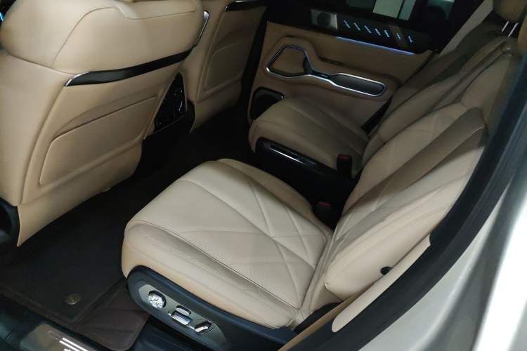 Used  Leopard 8 2025 Smart & Brave Flagship Edition 6 Seats
