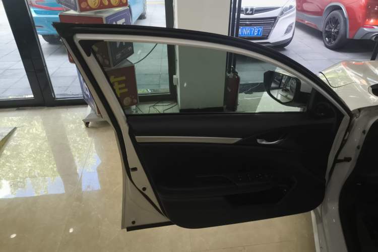 Used Honda Civic 2016 220TURBO CVT Luxury Edition
