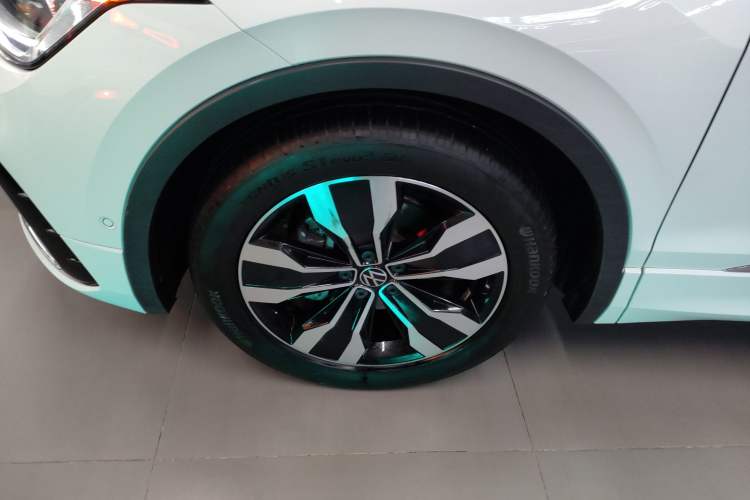 Used Volkswagen Tiguan L 2024 Outstanding Model 330TSI Automatic Two-Wheel Drive R-Line Dragon Glory Edition
