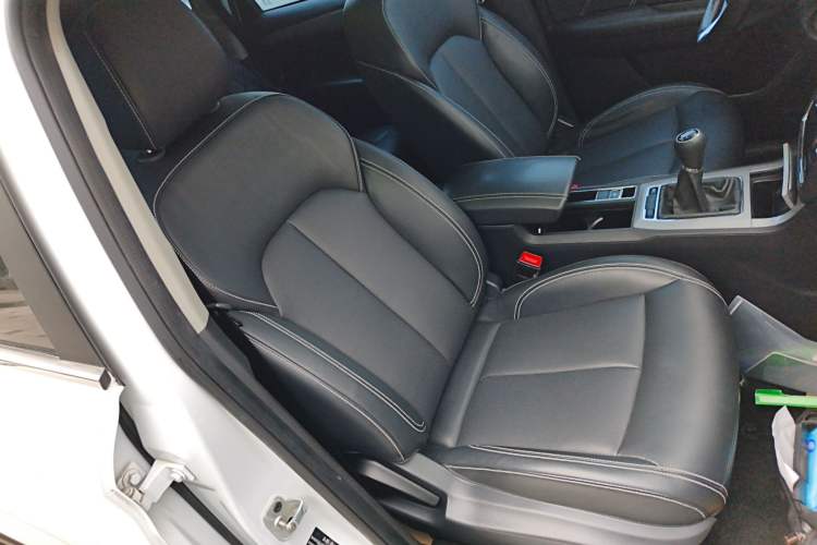 Used Roewe RX5 2018 20T Two-Wheel Drive Manual Flagship Edition
