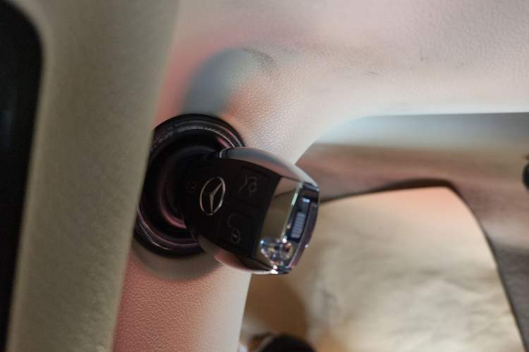 Used Mercedes-Benz R-Class 2017 R 320 4MATIC Business Edition Prestige Model
