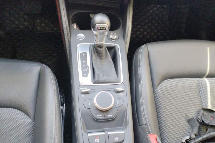 Used Audi Q2L 2018 35 TFSI Fashionable & Elegant Version China VI Emission Standard
