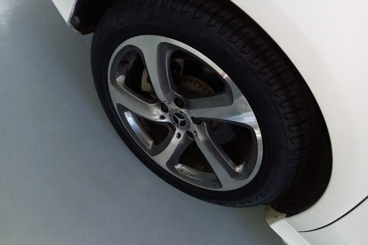 Used Mercedes-Benz E-Class 2019 E 300 L Sporty and Stylish Model
