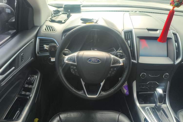 Used Ford Edge 2015 2.0T GTDi Two-Wheel-Drive High-Line Version
