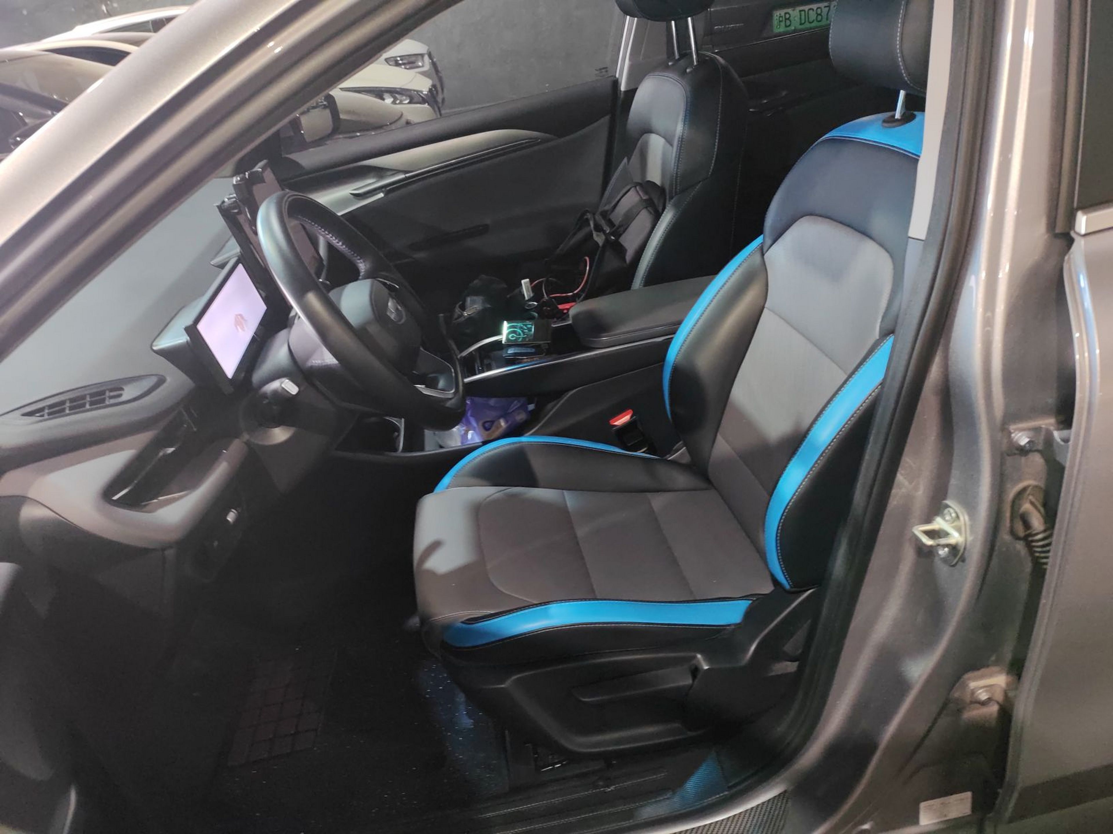 Переднее сиденье в автомобиле