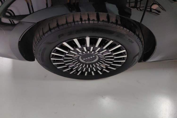 Used Zeekr 009 2024 Six-Seat Executive Version 4WD 140 kWh
