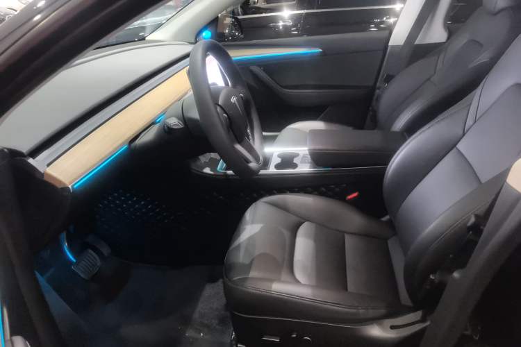 Used Tesla Model Y 2023 Long-Range All-Wheel-Drive Version
