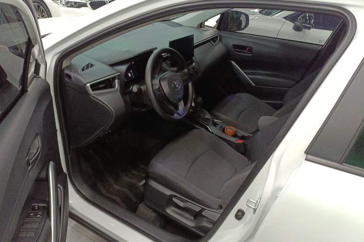 Used Toyota Corolla Cross 2023 2.0L Pioneer Edition
