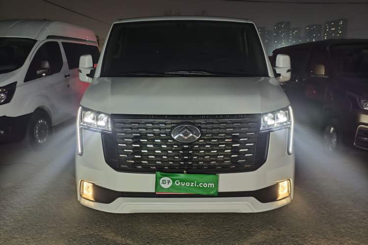 Used SAIC MAXUS Xintu V80 2024 Aotuntong 6AMT Short Wheelbase Ultra-Low Roof 147 Ps 5/6 Seats