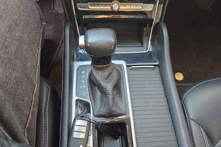 Used Roewe RX8 2019 30T Two-Wheel Drive Supreme Flagship Edition
