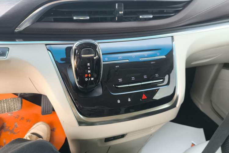 Used Buick GL8 2023 Land Executive Class Comfort Model
