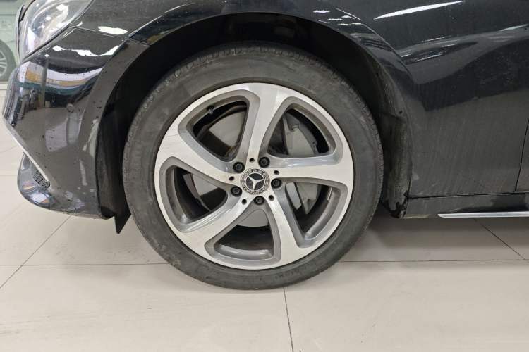 Used Mercedes-Benz E-Class 2019 E 300 L Sporty and Stylish Model