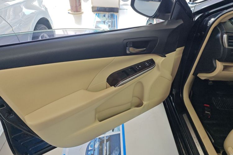 Used Toyota Camry 2016 2.0G 10th Anniversary Leading Edition
