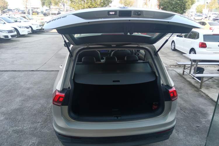 Used Volkswagen Tiguan L 2017 330TSI Automatic Two-Wheel Drive Luxury Edition
