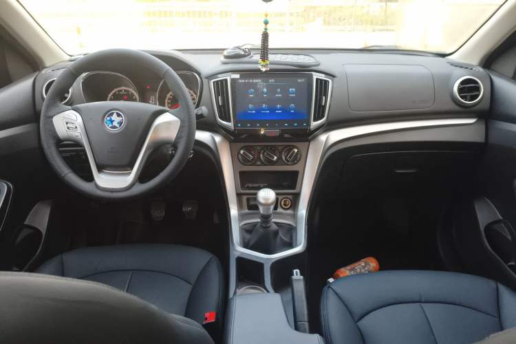 Used Venucia T70 2015 2.0L Manual RuiQu Version