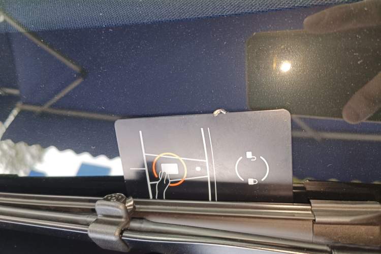 Used Tesla Model Y L 2025 Long-Range All-Wheel-Drive Version
