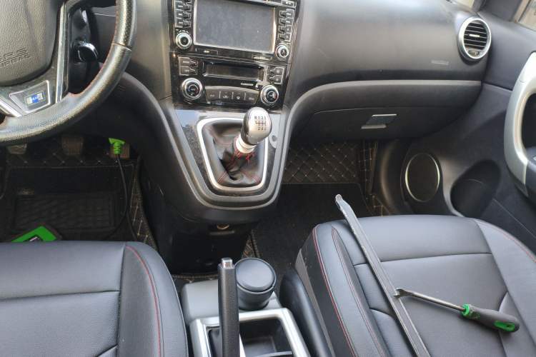 Used Haval H6 2016 Upgraded Model 1.5T Manual Two-Wheel Drive Elite Version
