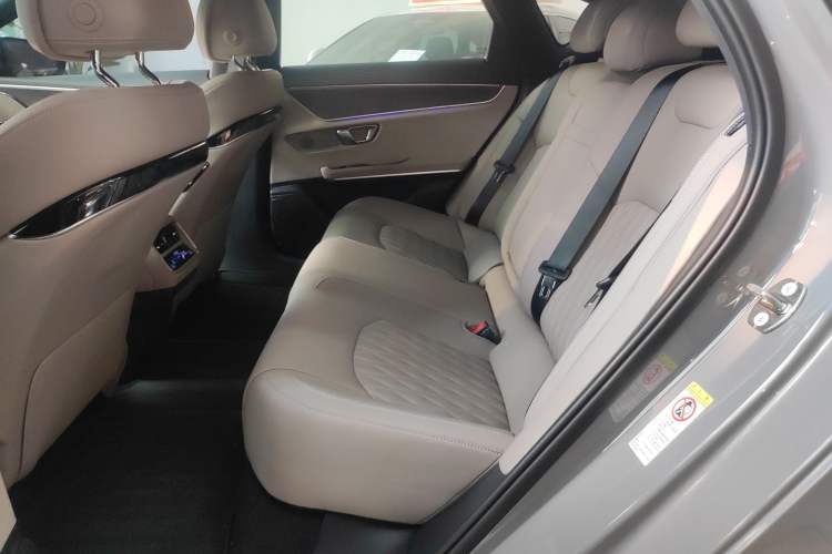 Used BYD Han 2025 EV with 701 km of Laser Radar-Enabled Intelligent Driving