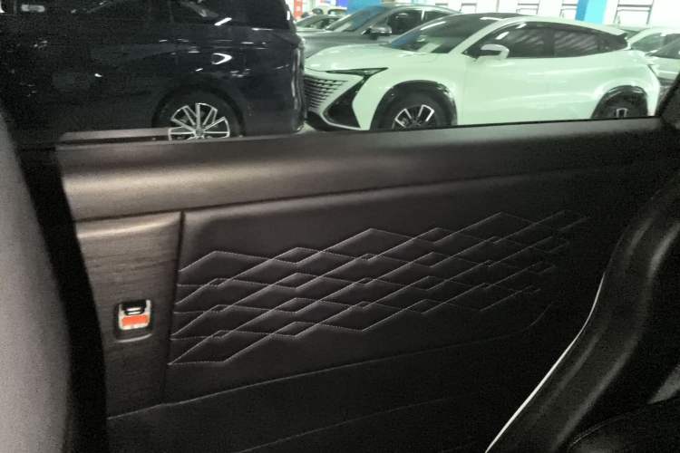 Used Honda Elysion 2022 2.0L eHEV Luxury Edition
