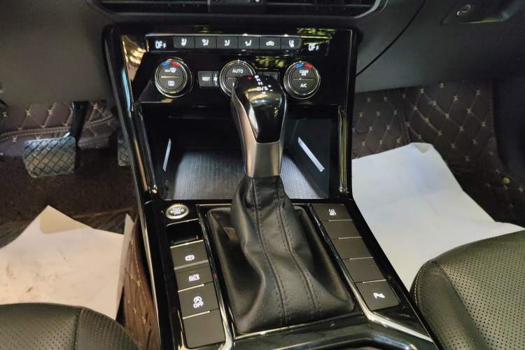 Used Volkswagen Passat 2019 330TSI Luxury Edition China VI Standard
