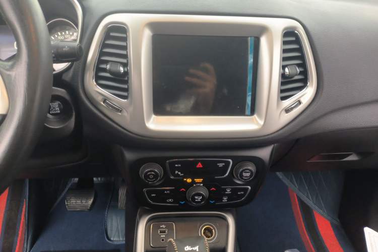 Used  Compass 2017 200T Automatic Family Edition
