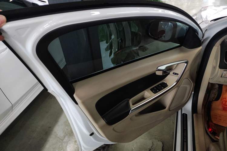 Used Volvo S60 2015 S60L 2.0T Zhiyuan Edition
