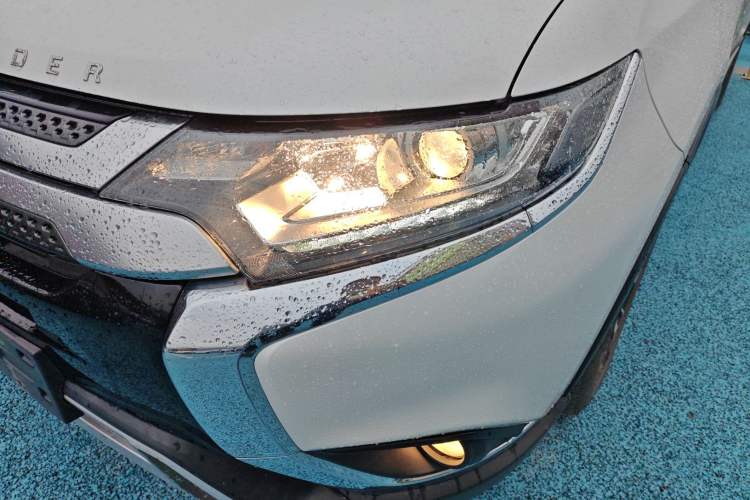 Used Mitsubishi Outlander 2019 2.0L Two-Wheel Drive Comfort Edition 7-Seater China VI Standard
