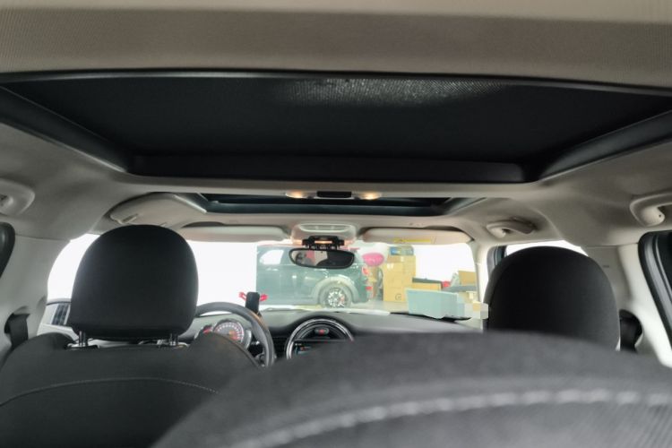 Used  MINI 2018 1.5T COOPER Classic Edition Five-Door Version
