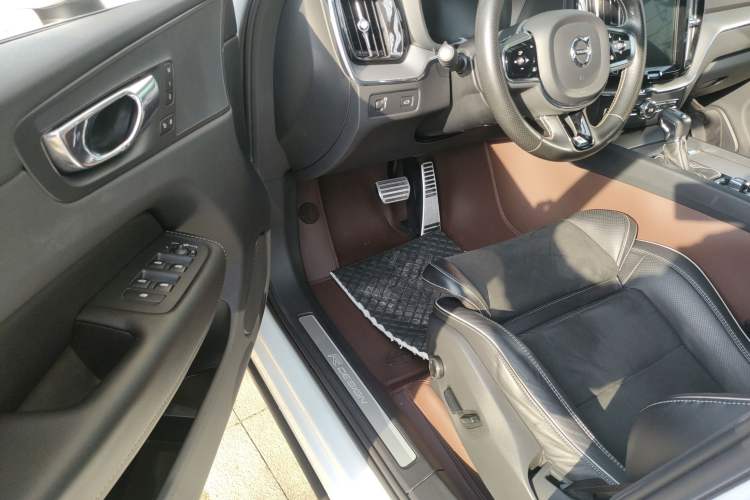 Used Volvo XC60 2019 T5 4x4 Smart & Dynamic Sport Edition China VI Standard
