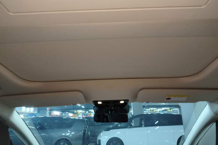 Used Li Auto MEGA 2024 Ultra Model
