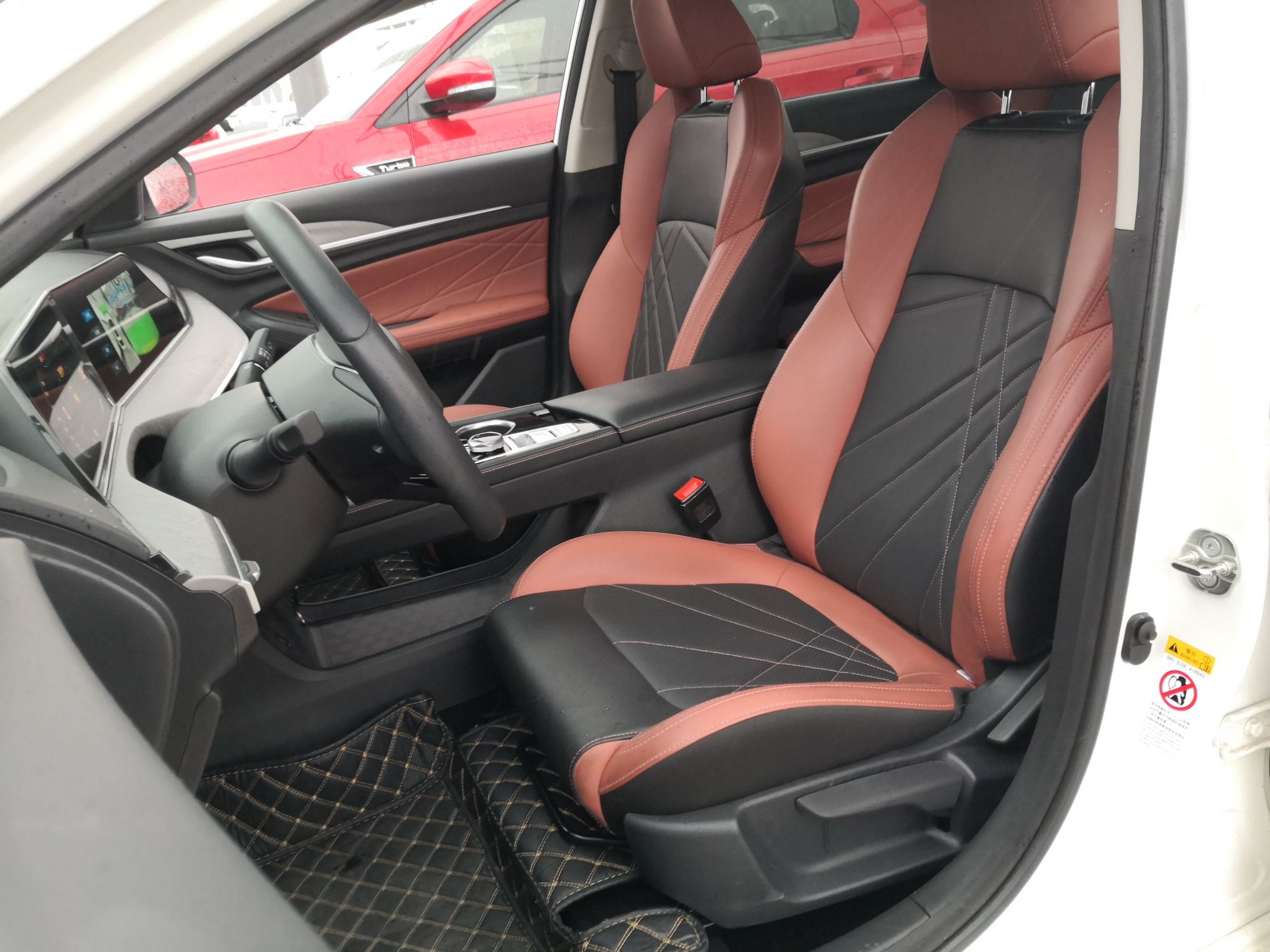 Переднее сиденье в автомобиле