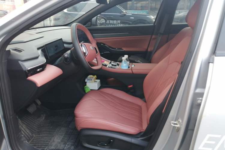 Used  L6 2025 EM-i 140km Starship Edition
