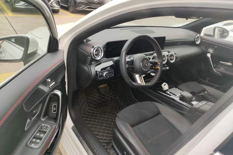 Used Mercedes-Benz A-Class 2022 Revised Version A 200 L Sport Sedan Fashionable Style
