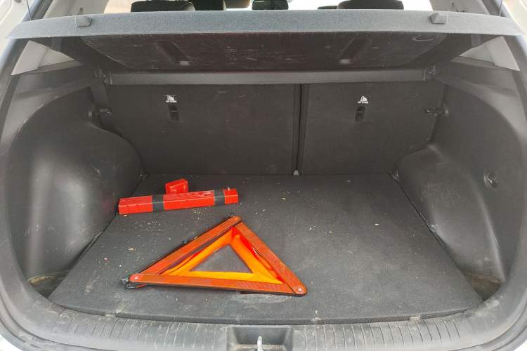 Used Hyundai ix25 2015 1.6L Automatic Two-Wheel-Drive Deluxe DLX Model