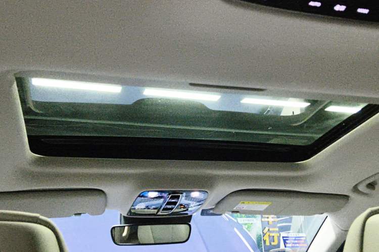 Used Roewe iMAX8 2022 400TGI Prestige Edition
