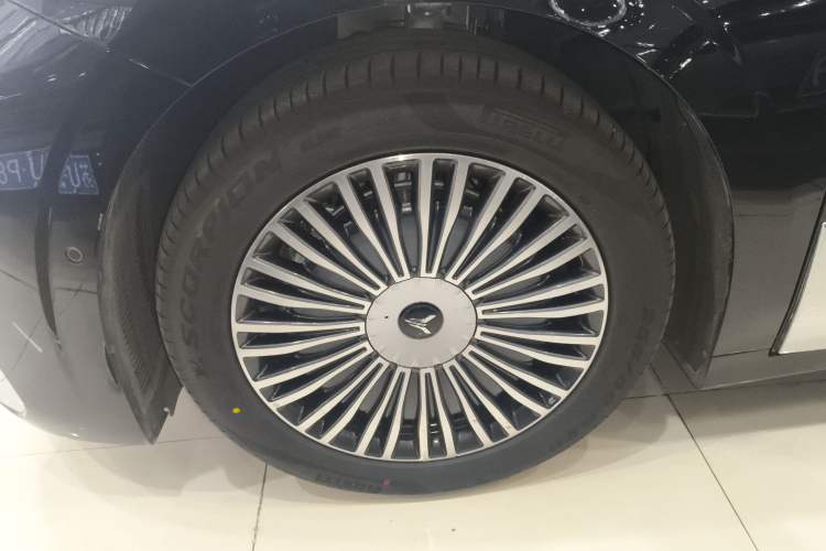 Used VOYAH Dream 2025 PHEV Four-Wheel-Drive Flagship Version – Qiankun Edition