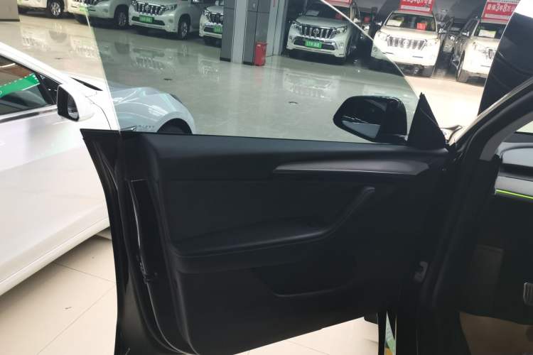 Used Tesla Model Y 2023 Long-Range All-Wheel-Drive Version
