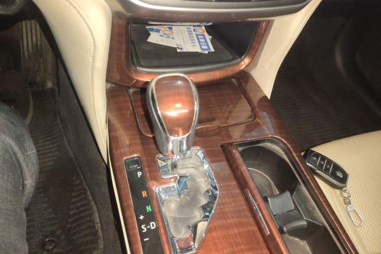 Used Toyota Crown 2015 2.0T Fashion Edition
