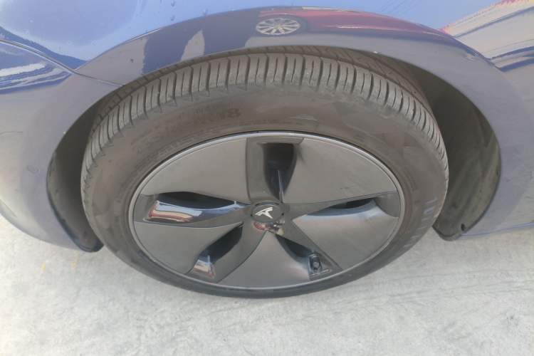 Used Tesla Model 3 2019 Long-Range Rear-Wheel-Drive Version

