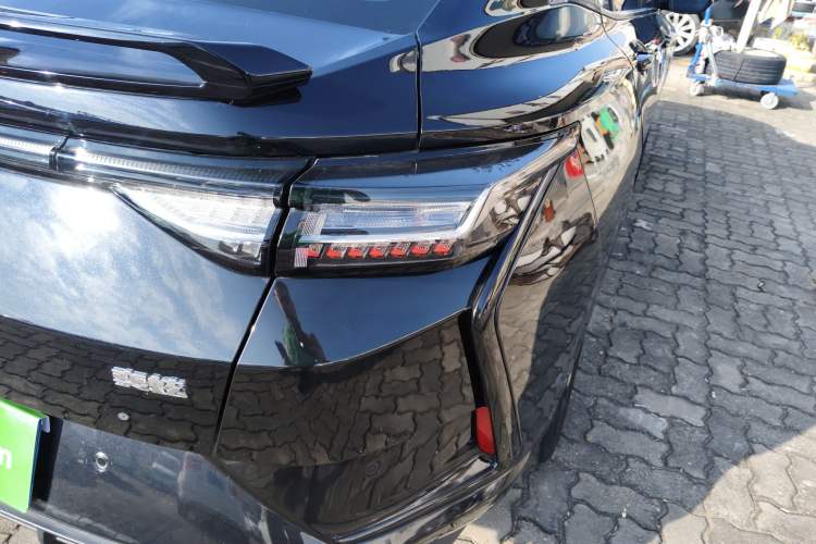 Used Dongfeng Aeolus Yixuan 2023 Mach Edition 1.5L Automatic Chasing Shadow Version
