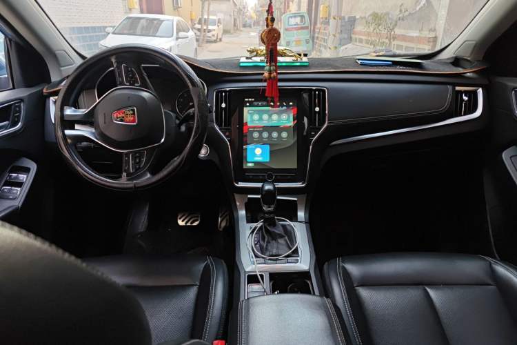 Used Roewe RX5 2016 20T Two-Wheel Drive Automatic Internet Smart Edition
