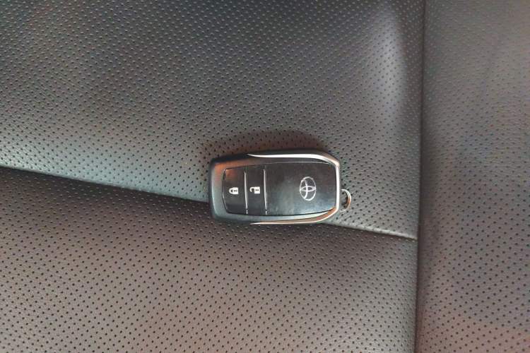 Used Toyota Highlander 2018 2.0T Four-Wheel Drive Luxury Version 7 Seats China VI Standard
