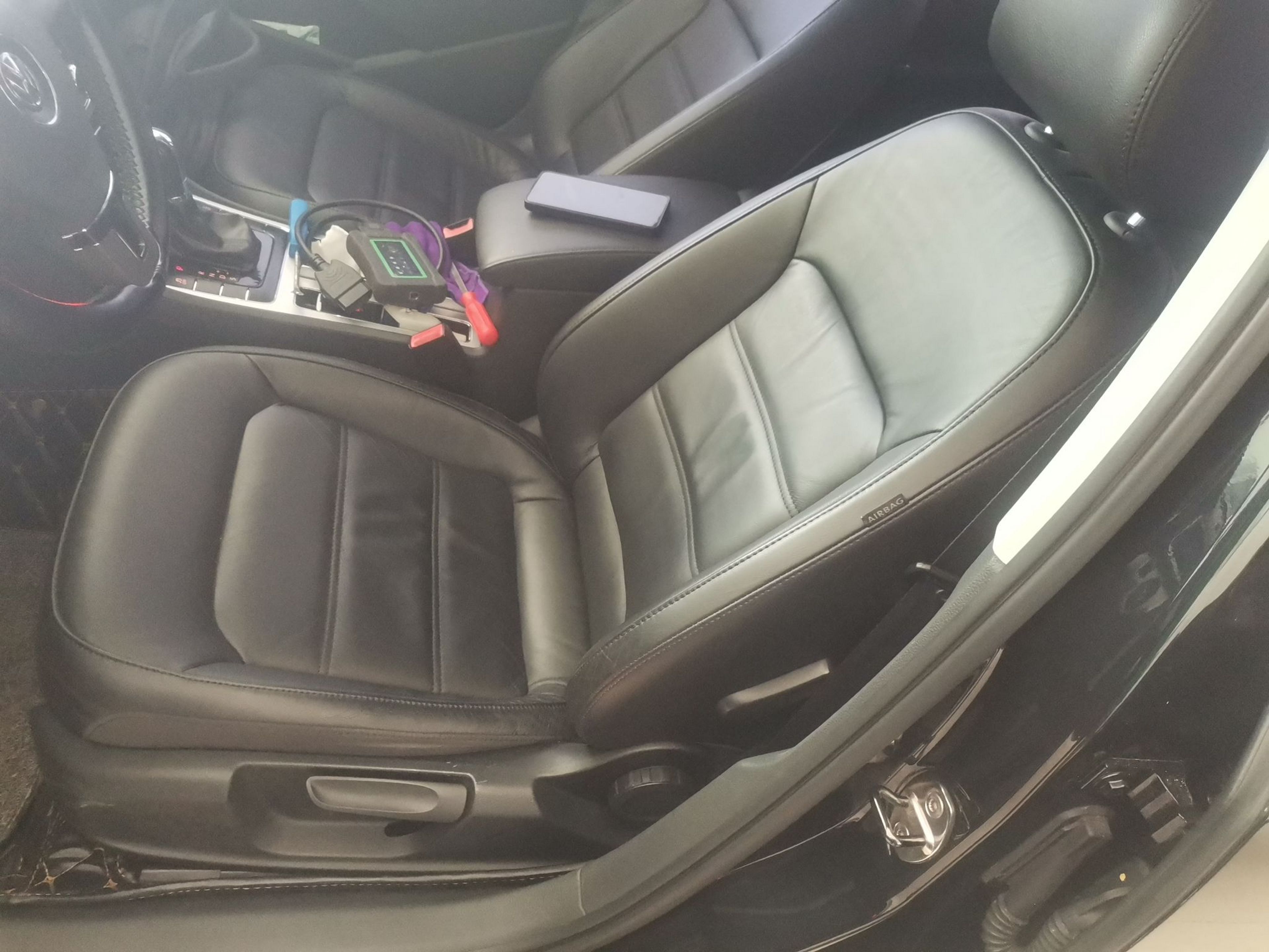 Переднее сиденье в автомобиле