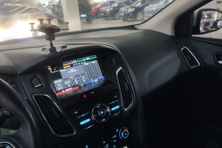 Used Ford Focus 2015 Sedan 1.6L Automatic Trend Model
