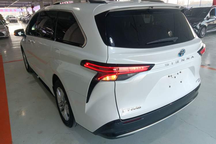 Used Toyota Sienna 2021 2.5L Hybrid Ultimate Edition