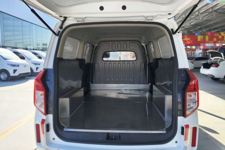 Used Wuling Zhengcheng 2021 1.5T Manual Comfort Version with Enclosed Windows
