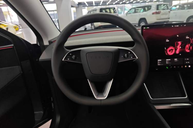 Used Tesla Model Y 2025 Rear-Wheel-Drive Version
